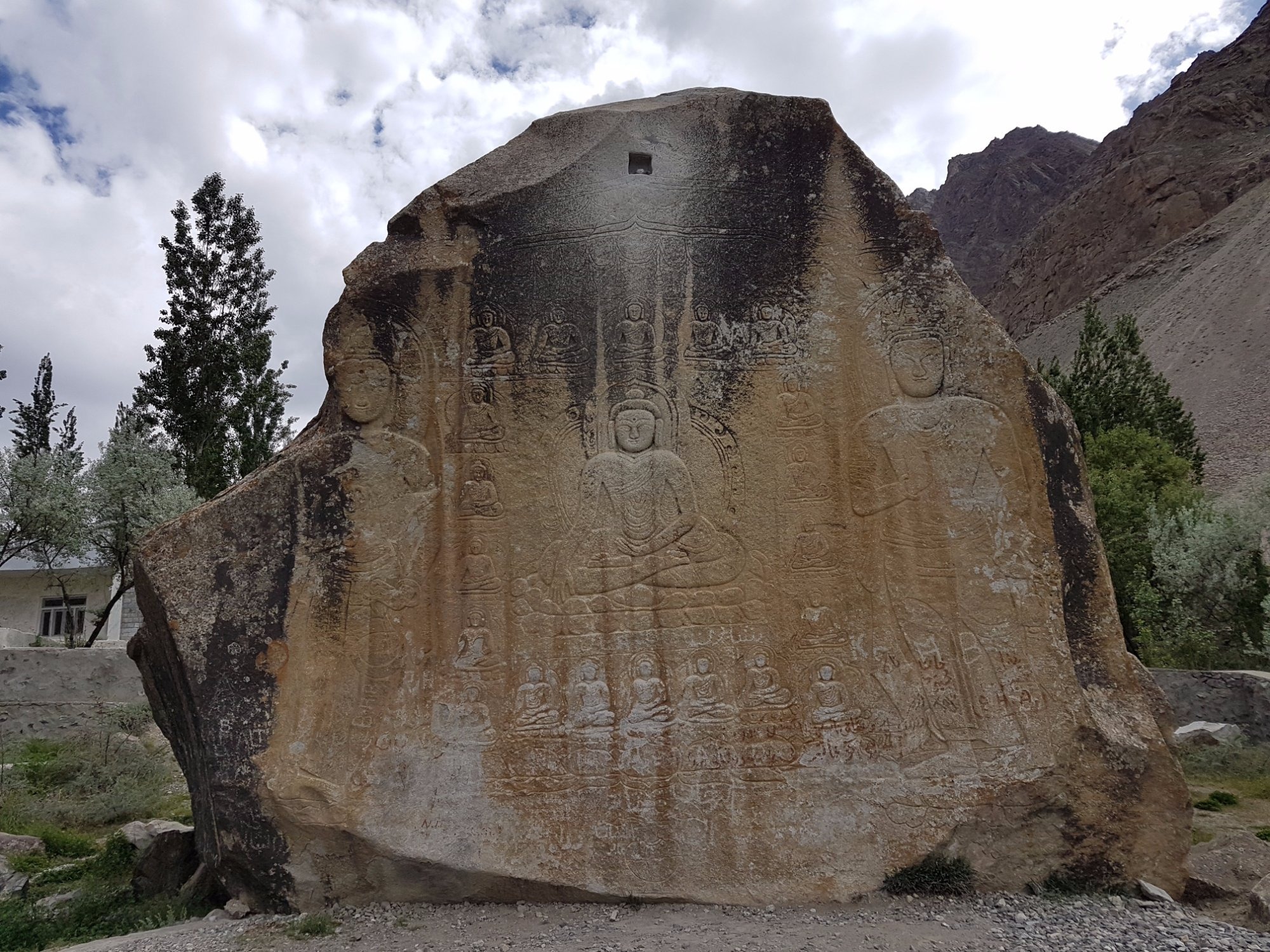 Bhudda rock skardu