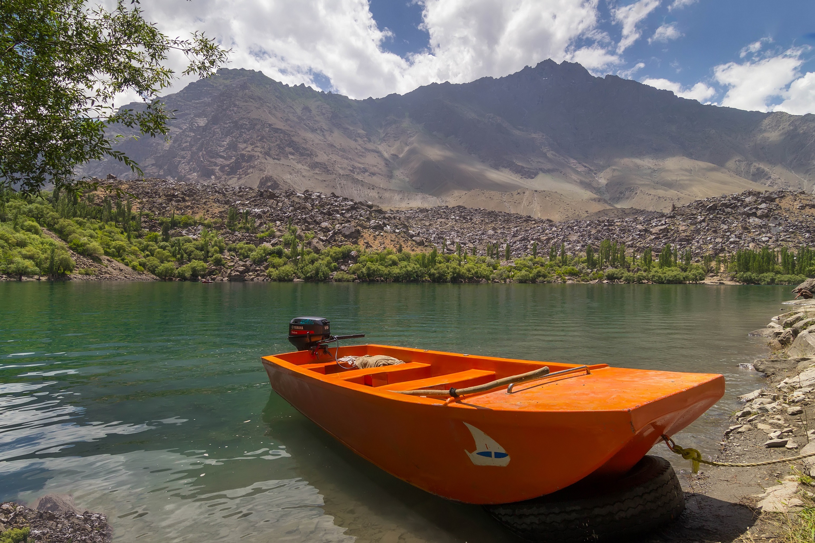 upper kachura lake
