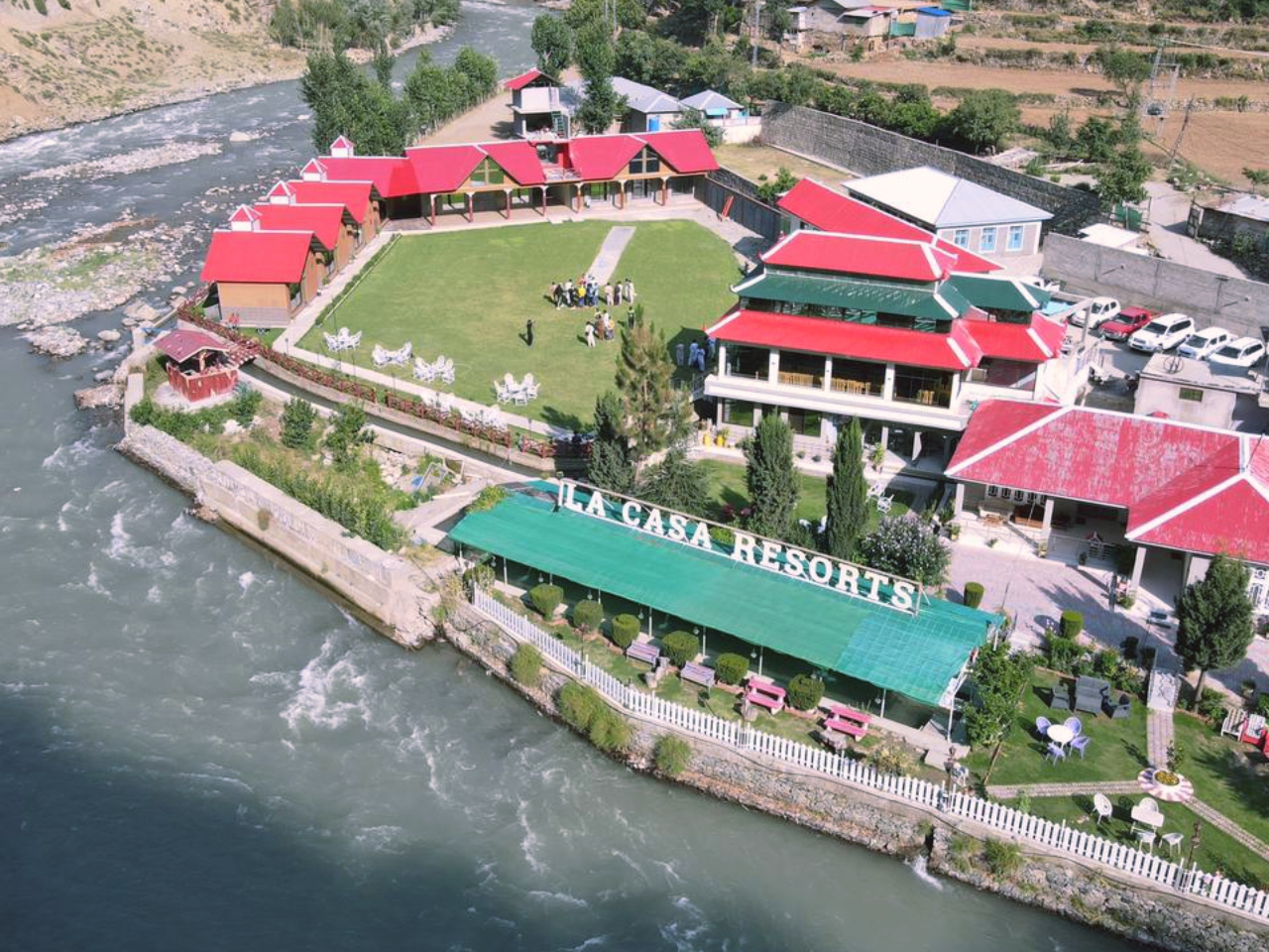 LA CASA RESORTS